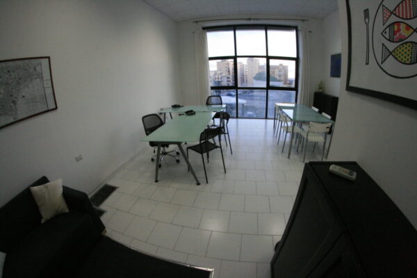 Studio arredato per riunioni e incontri di lavoro - Image 6