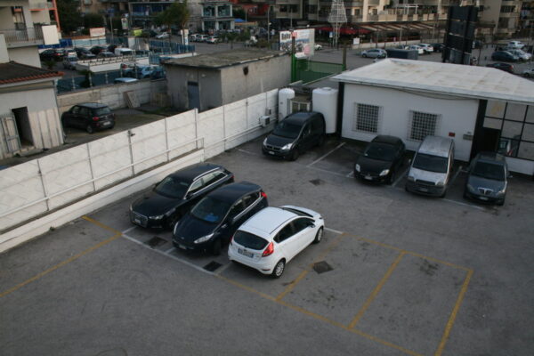 Studio arredato per riunioni e incontri di lavoro - Image 9