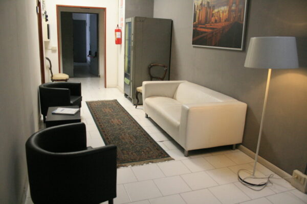 Casalnuovo di Napoli affitto ufficio arredato in complesso custodito - Image 13