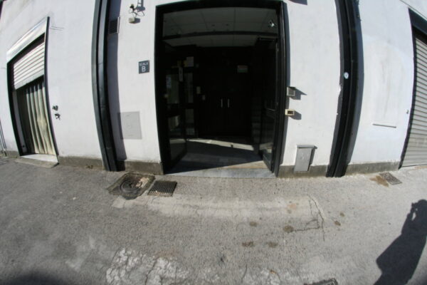 Napoli affitto locale pronto con uffici arredati e posti auto - Image 5