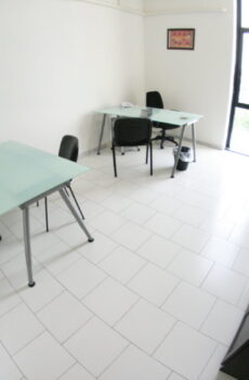 Ufficio arredato con sala riunioni e parcheggio Casalnuovo affitto euro 199