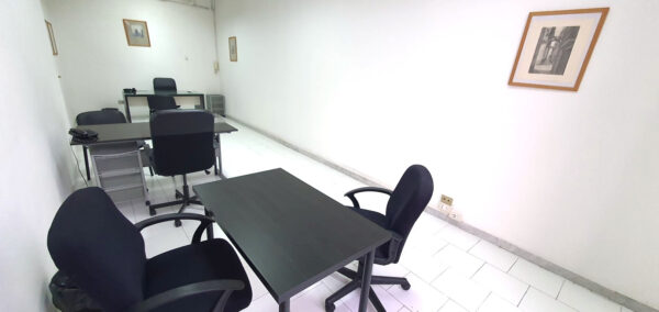 Ufficio arredato in complesso custodito con parcheggi - Image 4
