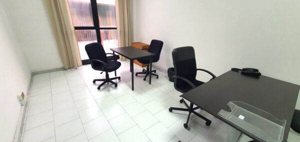 Ufficio arredato in complesso custodito con parcheggi - Image 5