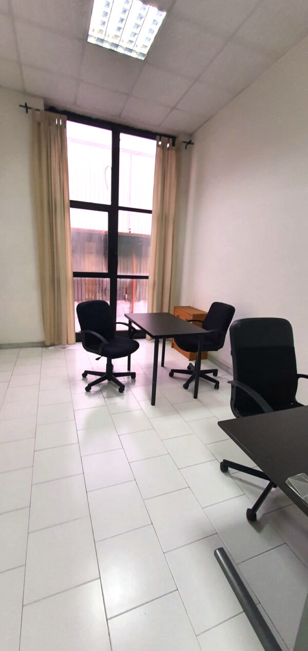 Ufficio arredato in complesso custodito con parcheggi - Image 6