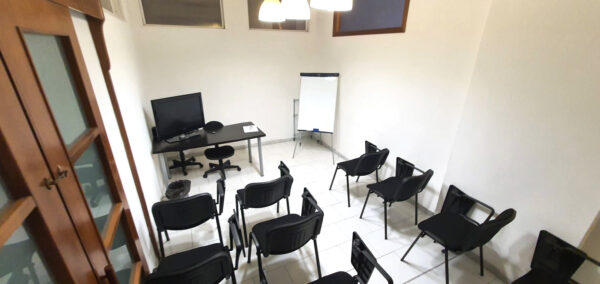 Ufficio arredato in complesso custodito con parcheggi - Image 14